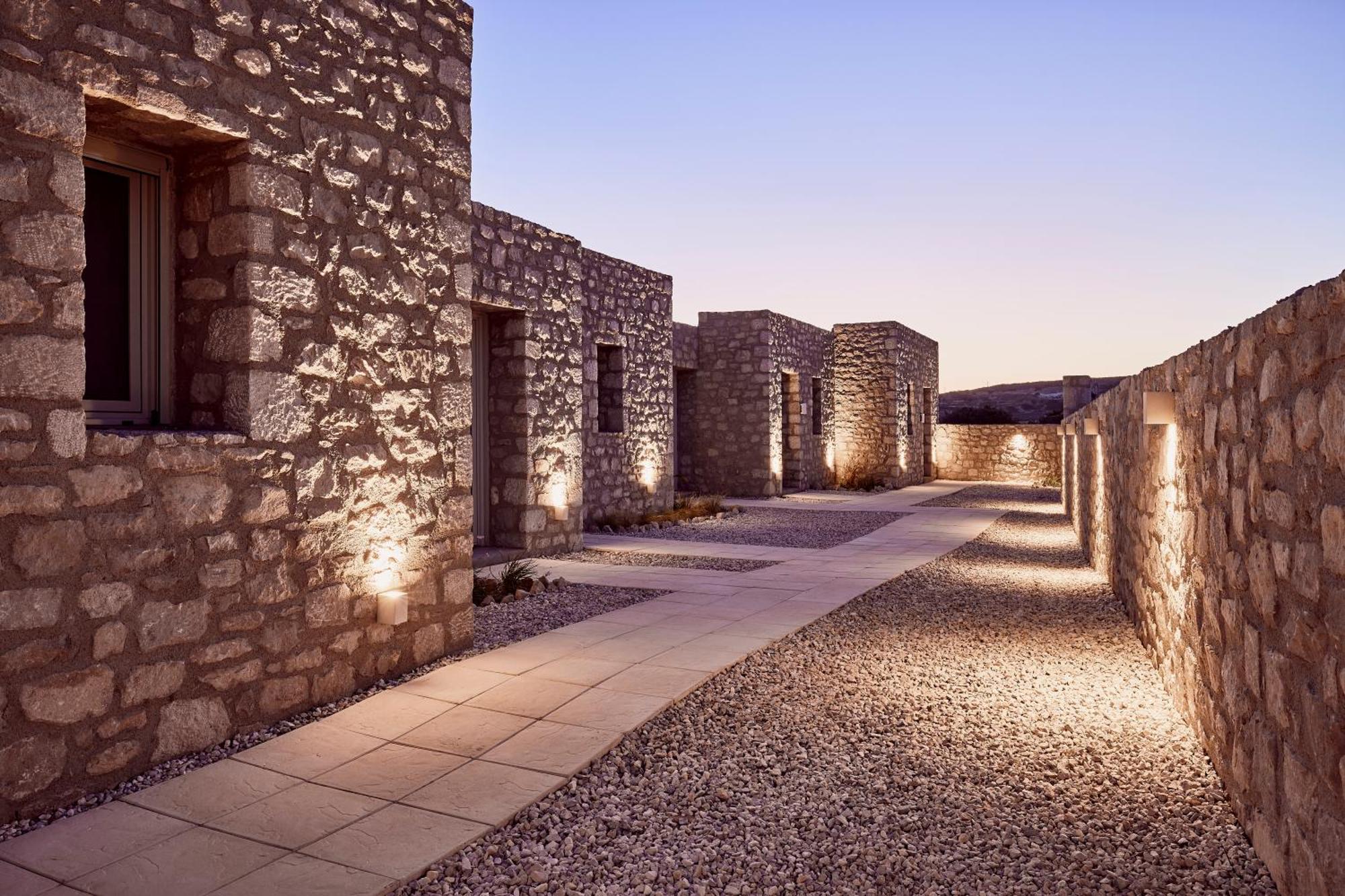 Civitas Milos Adamantas  Exterior photo